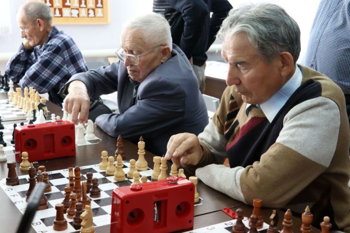 Өлкәннәр көненә багышлап шахмат һәм шашка буенча турнир үткәрелде