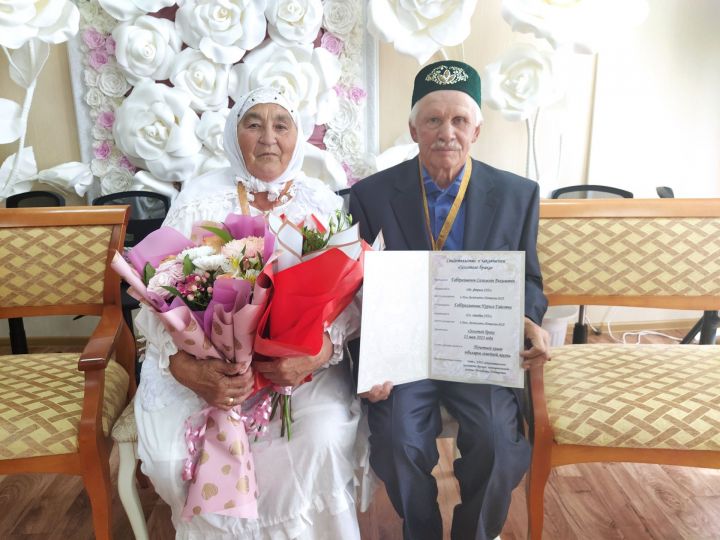 Носы авылында яшәүче Нурисә һәм Сәлимҗан Габдрахмановлар алтын туйларын билгеләп үтте
