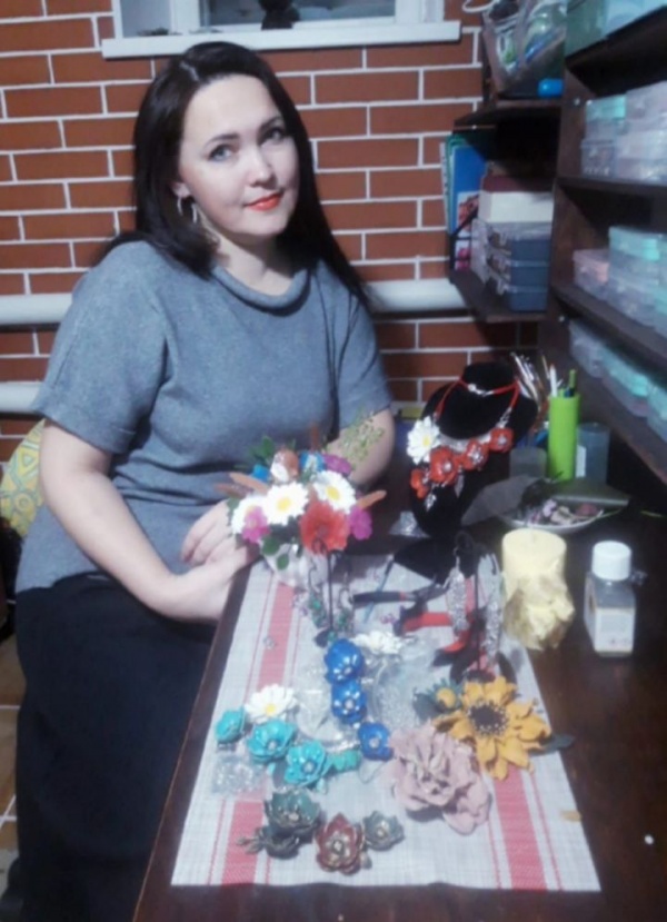 Зәвыклы һәм алтын куллы ханым