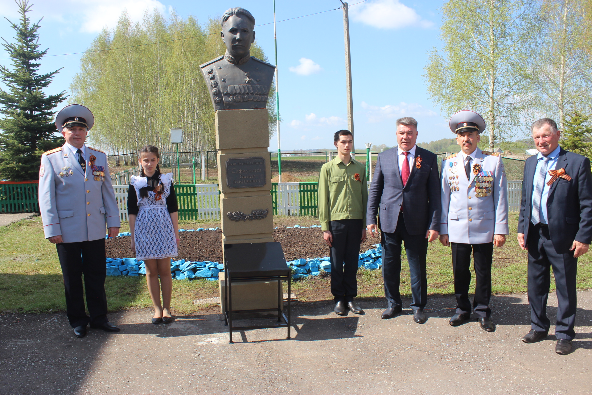 Якташлары онытмый