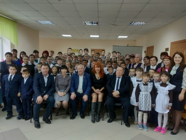 Казанбаш мәктәбенә язучылар кайтты