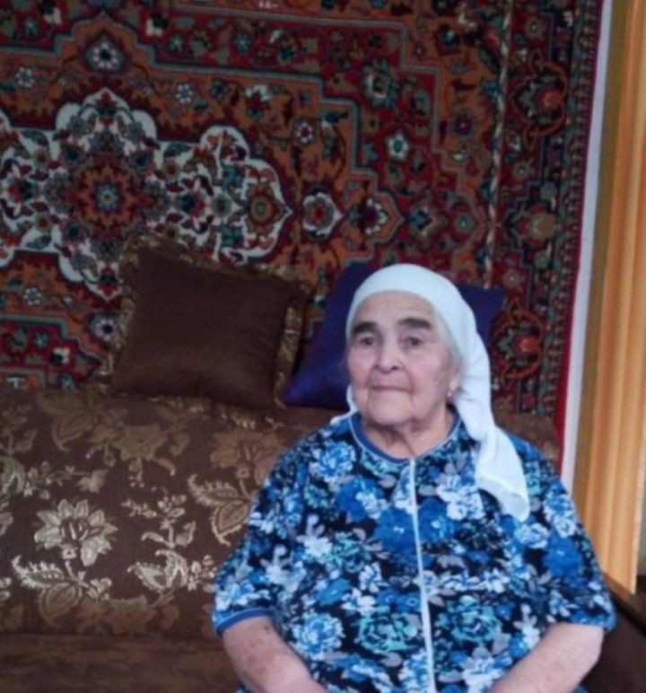 Ак күңелле Ак әбигә бүген 90 яшь!