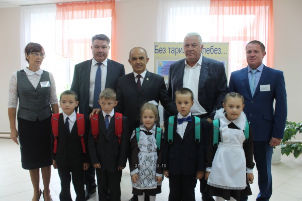 Ташкичүдә Татарстанның мәгариф һәм фән министры Энгель Фәттахов мәктәп белән танышты