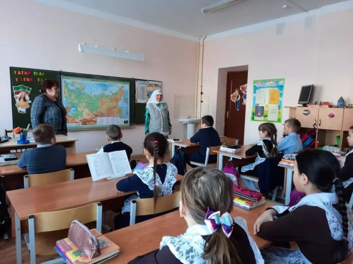 Мәктәптә истәлекле очрашу