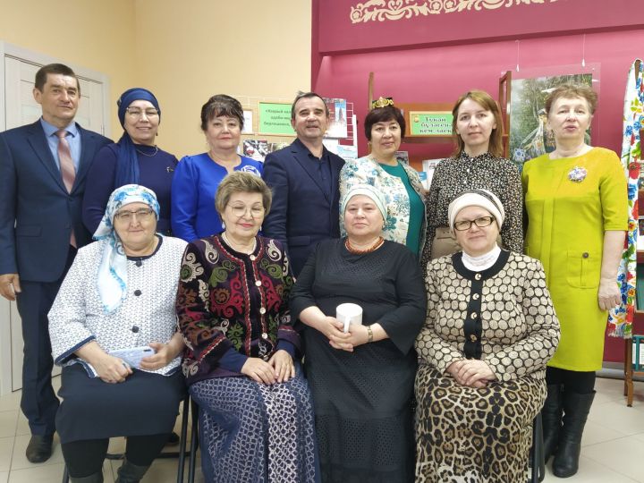 Яңа Кырлайда күңелле очрашу