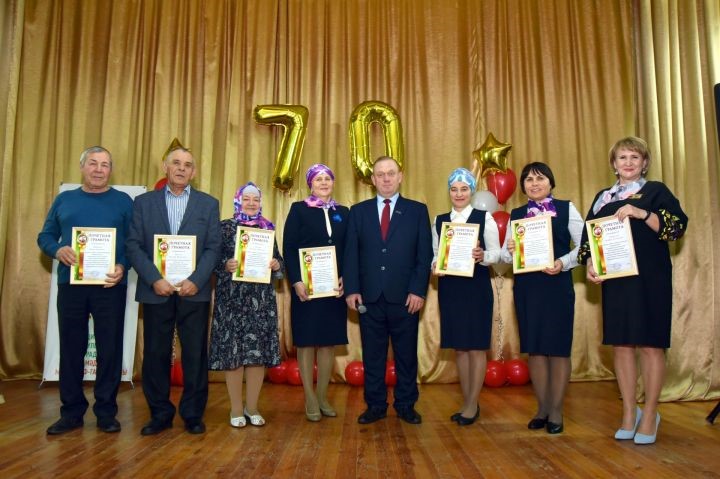 Яңа Кырлай урта мәктәбе 70 еллык юбилеен билгеләп үтте. 