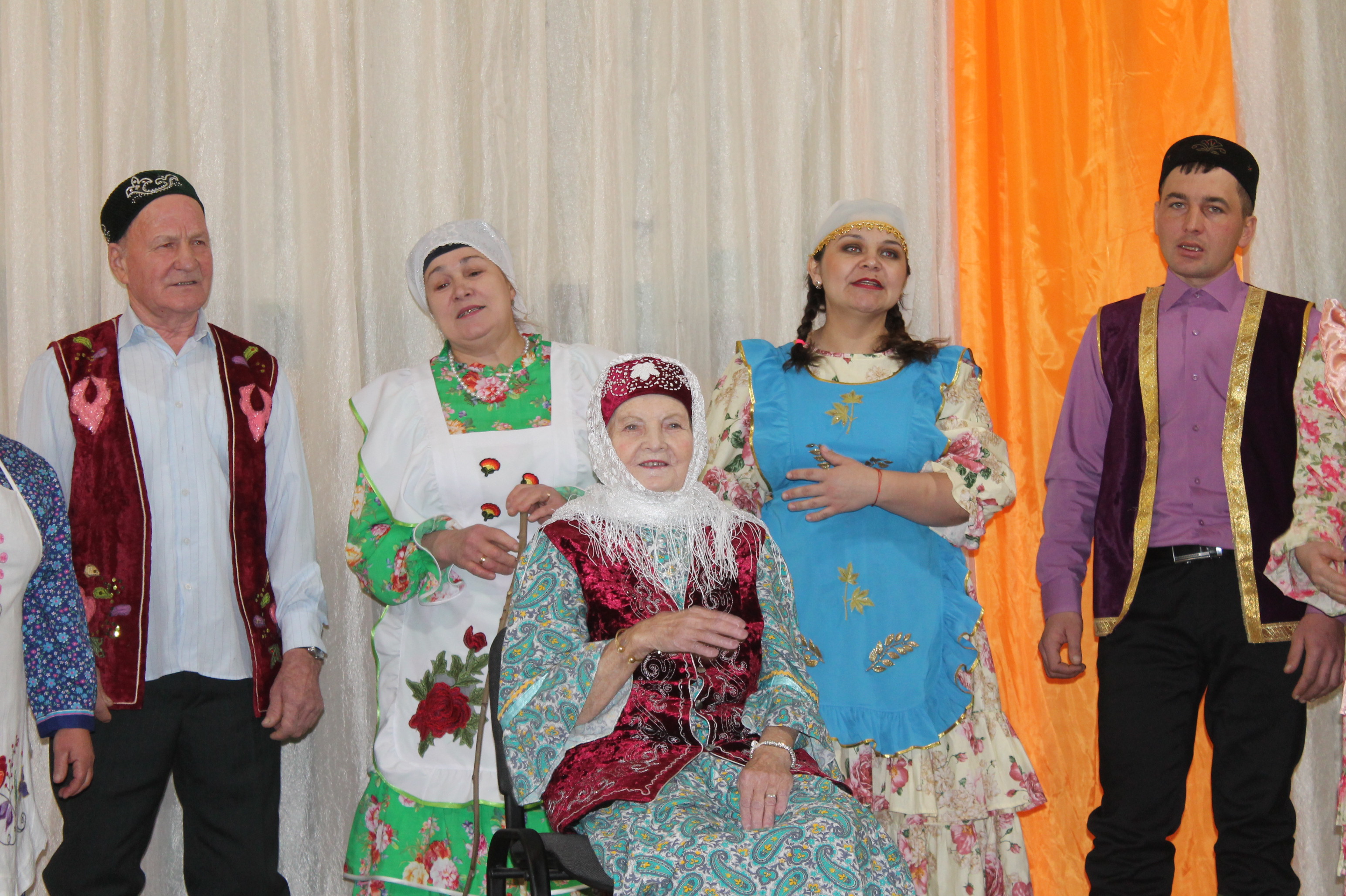 Кышкардан Мөршидә апа 80 яшендә дә сәхнәдән төшми