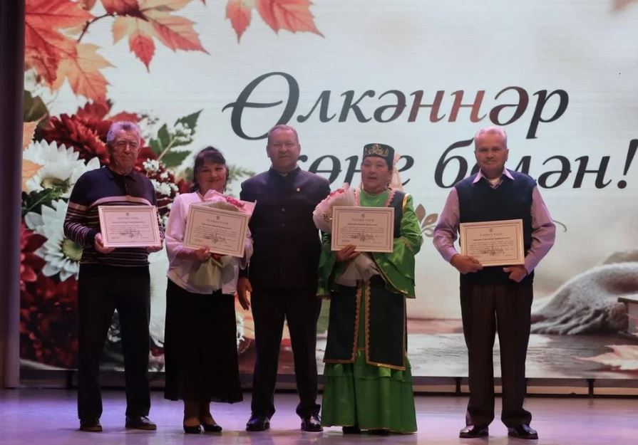 Өлкәннәр ункөнлеген ачу Арча Мәдәният йортында бәйрәм концерты белән башланып китте 