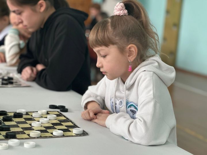 Районда иң көчле шашкачы кемнәр?