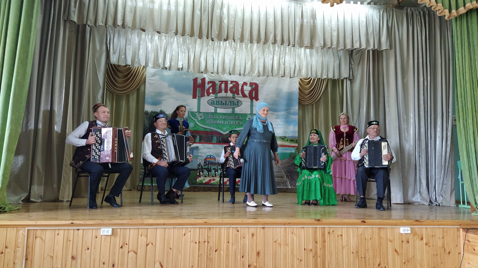 “Тукай юлы” дигән ял аланы янында очраштык 