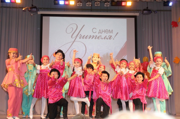 Укытучылар бәйрәм итә