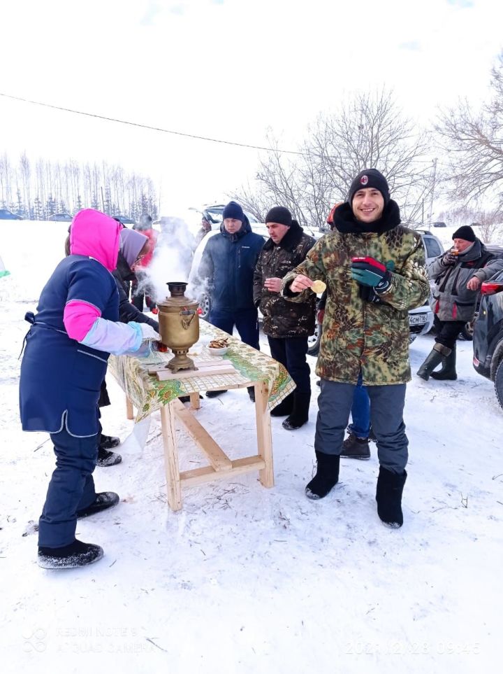 Кысна авылы янындагы плотинада балыкчылар ярышты
