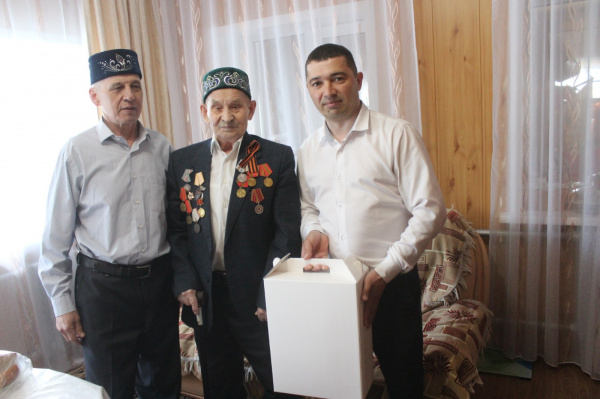 Сугыш, тыл ветераннарын Җиңү көне белән котлаулар дәвам итә