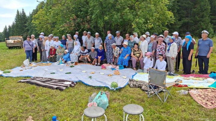 Тарихи очрашу: «26» авылы кешеләре кабат берләште