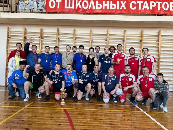Яңа Кенәрдә Ришат Галиуллин истәлегенә волейбол ярышы оештырылды