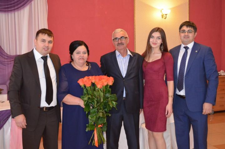 Алма агачыннан ерак төшми