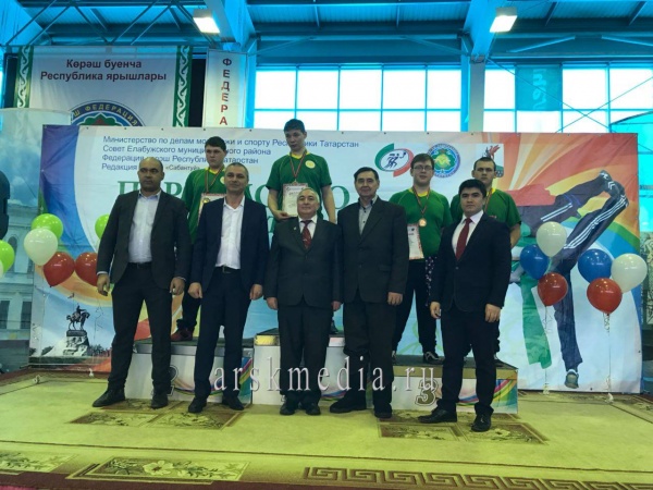 Урта Курса мәктәбеннән Рәниф — көрәш буенча чемпион!