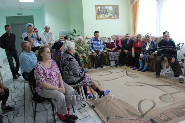 Яңа Кенәргә язучылар килде
