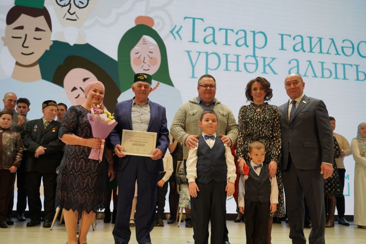 Пөшәңгәр авылыннан Шәвәлиевлар гаиләсе – “Татар гаиләсе/үрнәк алыгыз” бәйгесе җиңүчеләре