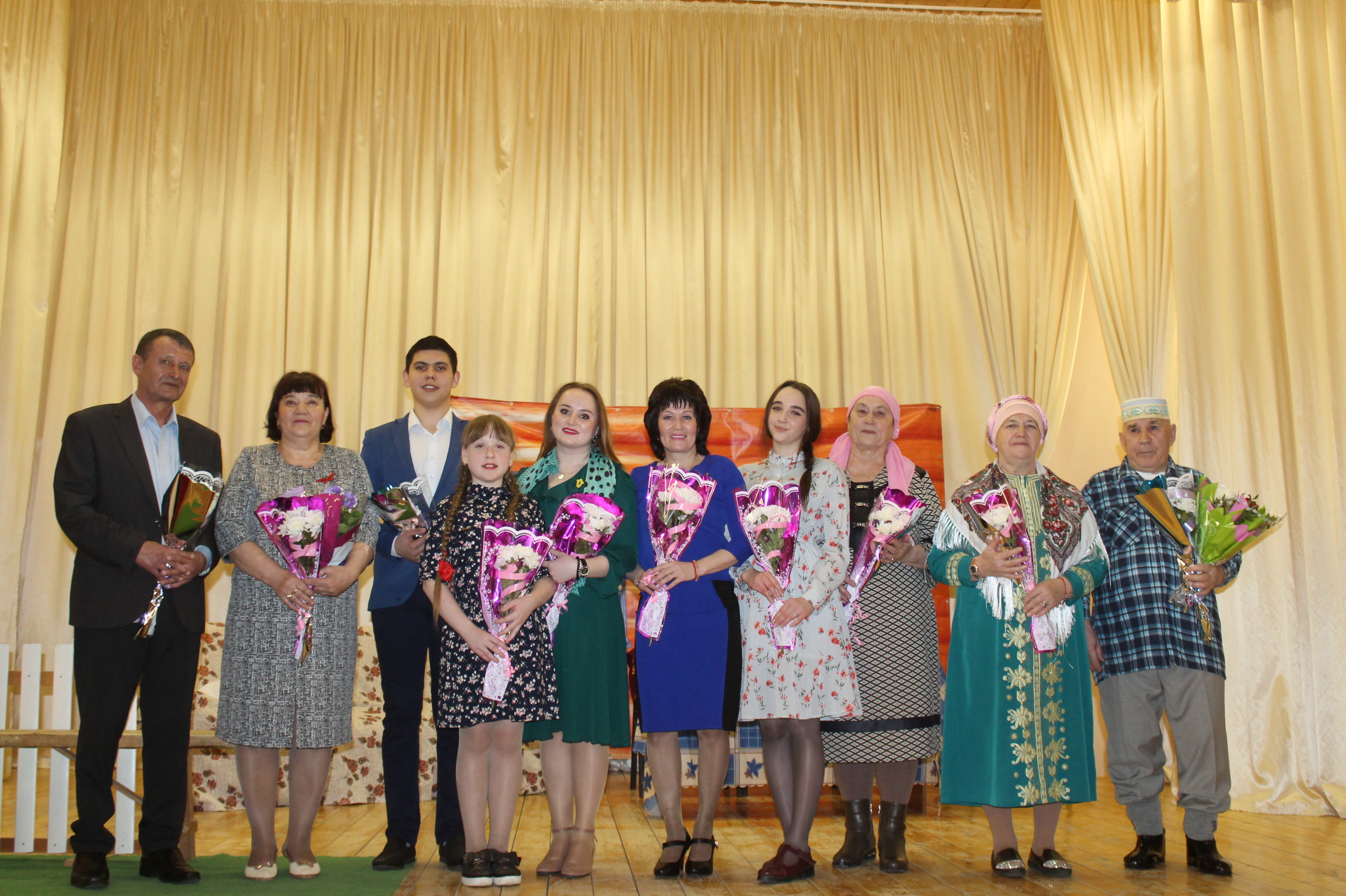 Резедә Гарифуллинаның «Бәхет гөле» спектален уйнадылар