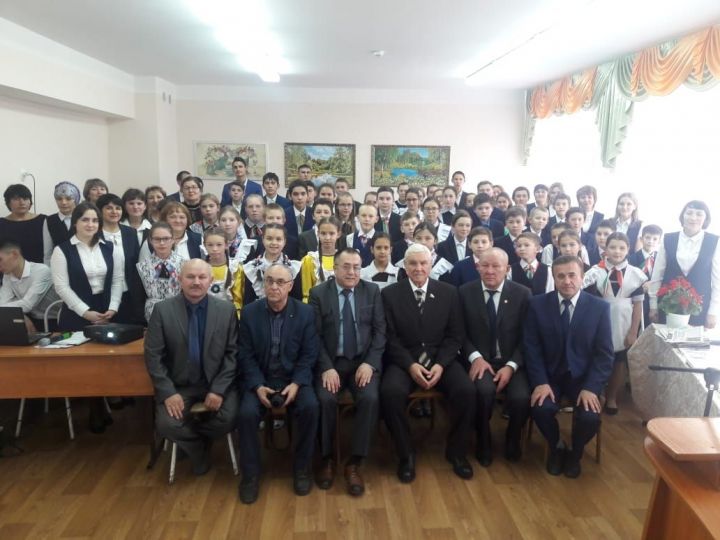 Апаз мәктәбендә очрашу узды