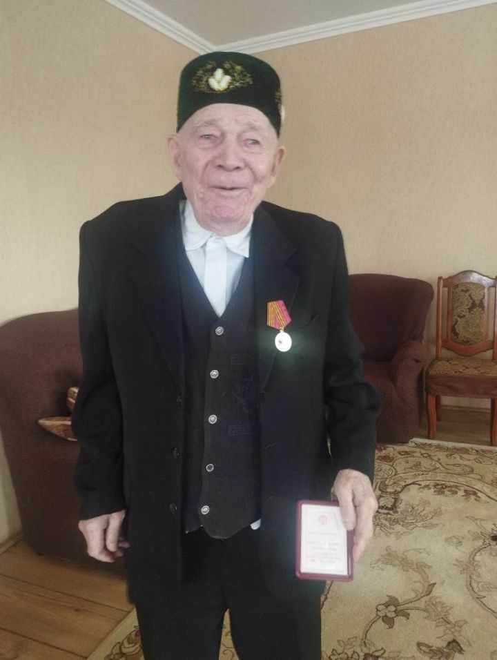 Яңа Иябаштан Шәрәфетдин Шиһаповка 95 яшь!