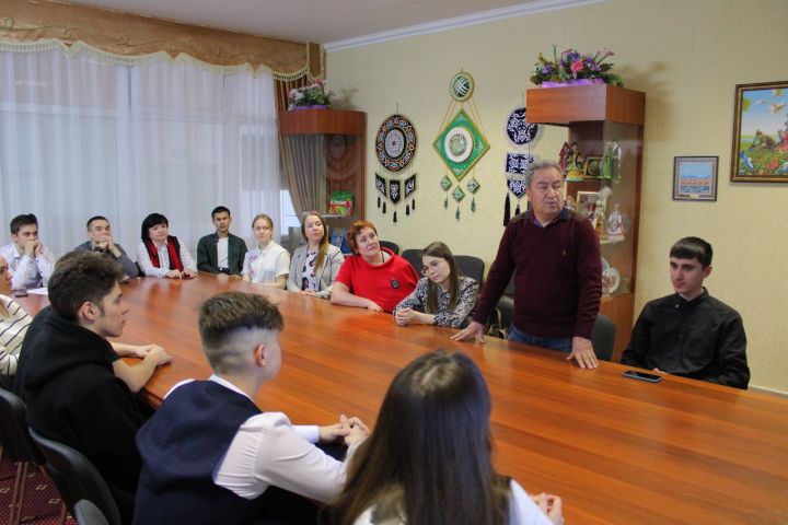 “Җидегән чишмә“ белән “Яшьлек“ артистлары очрашты