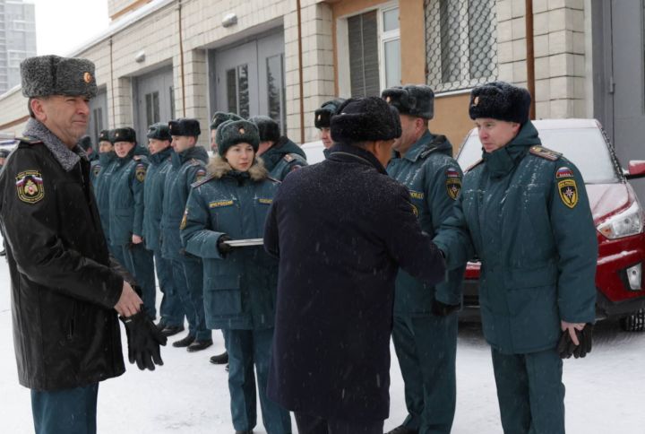 Арча янгын сүндерүчеләренә Рөстәм Миңнеханов яңа машина ачкычы тапшырды