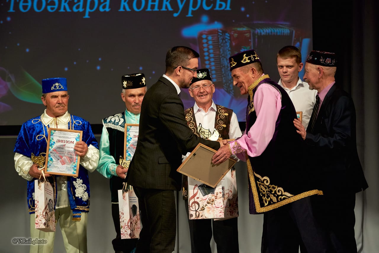 Гармунчылар осталыкта ярышты