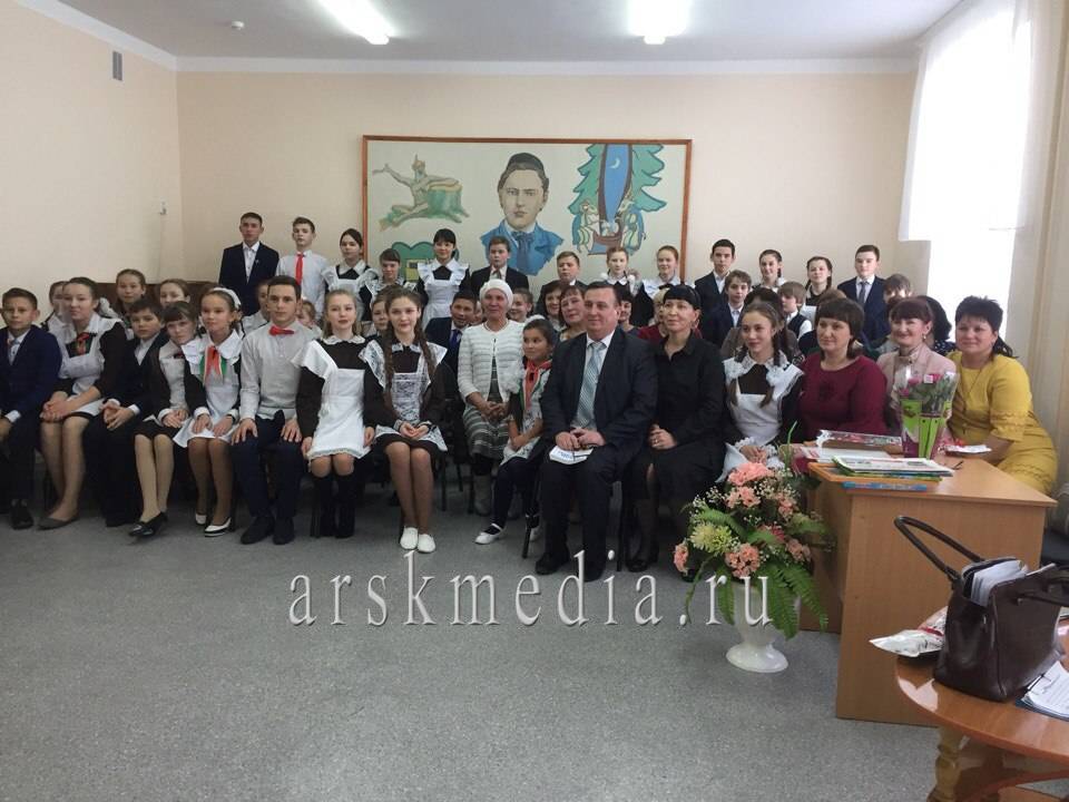 Мөрәле һәм Сеҗе балалары шагыйрә белән очрашты