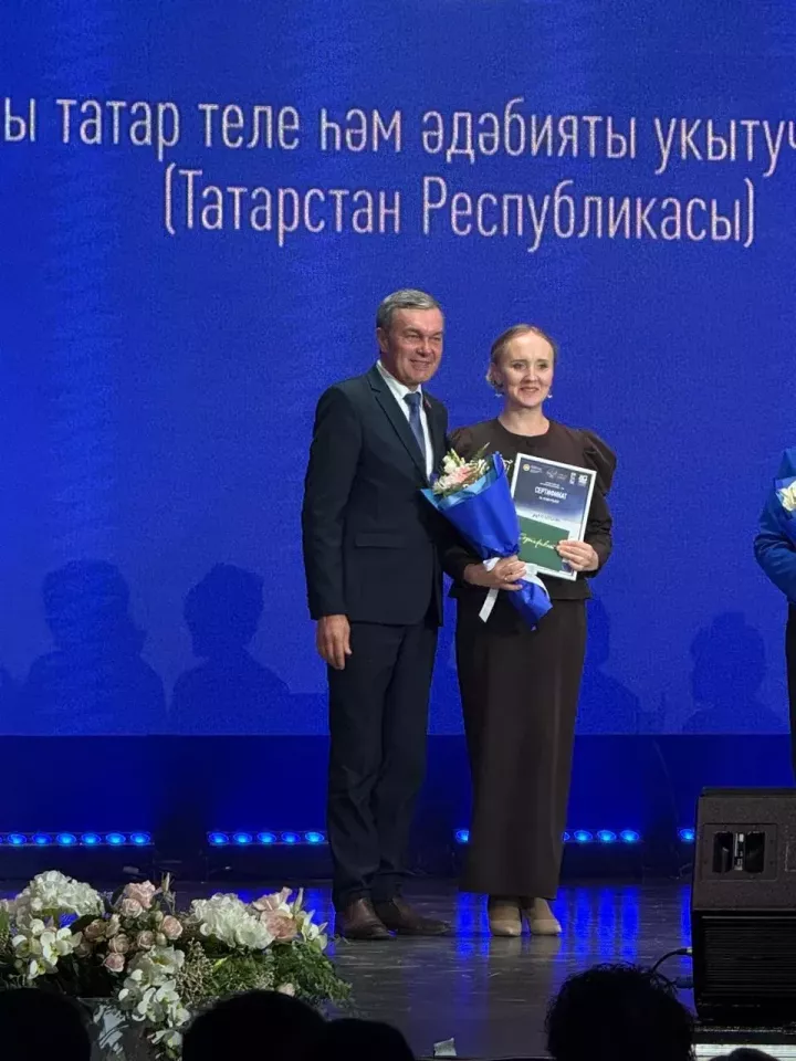 Апаз мәктәбе укытучысы “Иң яхшы татар теле һәм әдәбияты укытучысы” бәйгесендә лауреат исеменә лаек булды