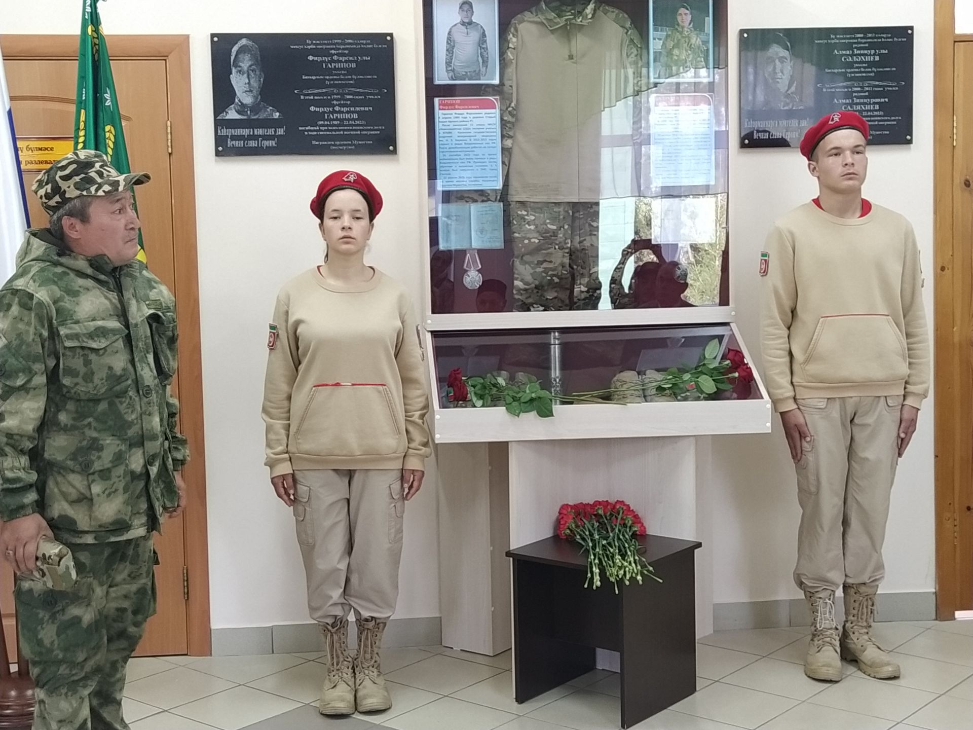 Алмаз Сәлахиев һәм Фирдүс Гарипов исемнәрен мәңгеләштереп, истәлек тактасы ачылды