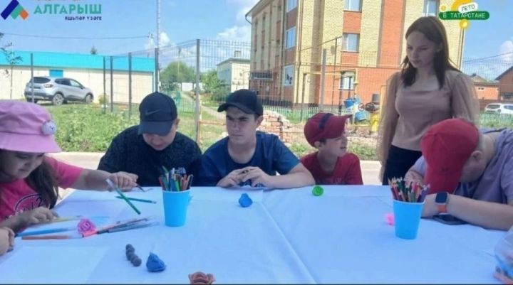 «Алгарыш» яшьләр үзәгендә «Өмет чаткысы» тернәкләндерү үзәге балалары өчен иҗади остаханә үткәрелде