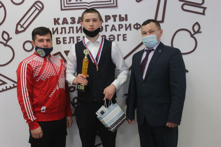 Чемпион Арчаның 6нчы мәктәбендә укый