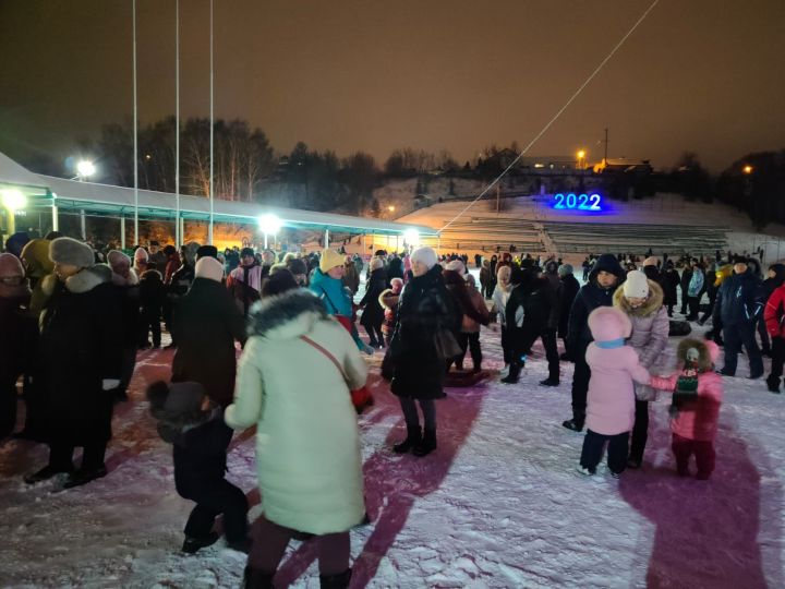 Үзәк стадионда күңелле бәйрәм булды