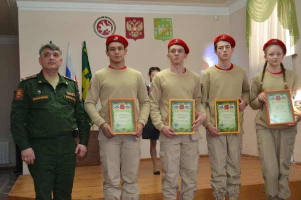 Туган җирендә яши, икмәк үстерә икән, ул да үзенчә герой