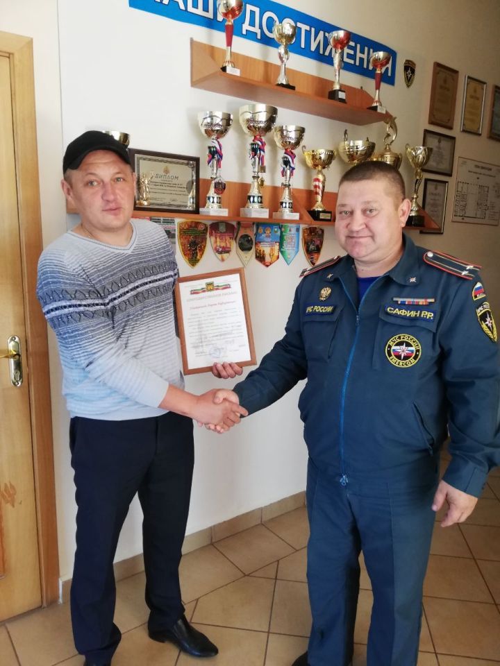 Әбине янган йорттан коткарган егетләргә район башлыгының Рәхмәт хатлары бирелде