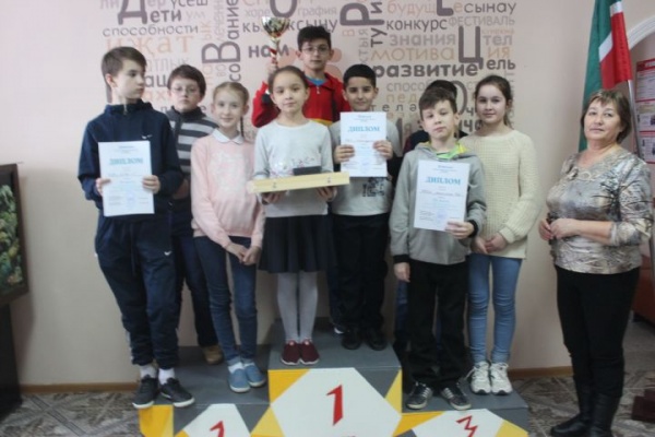 Газетаның күчмә кубогы Иске Чүриле мәктәбенә кайтып китте