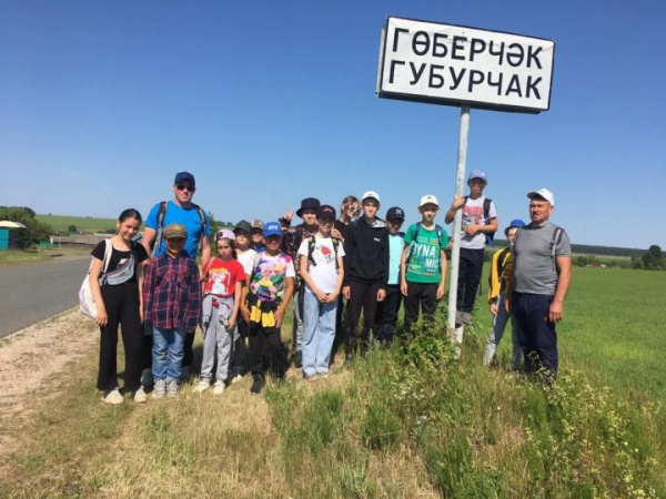 Арча Укучылар сараеның яшь туристлары 10 чакрымнан артык юлларны җәяү үтә