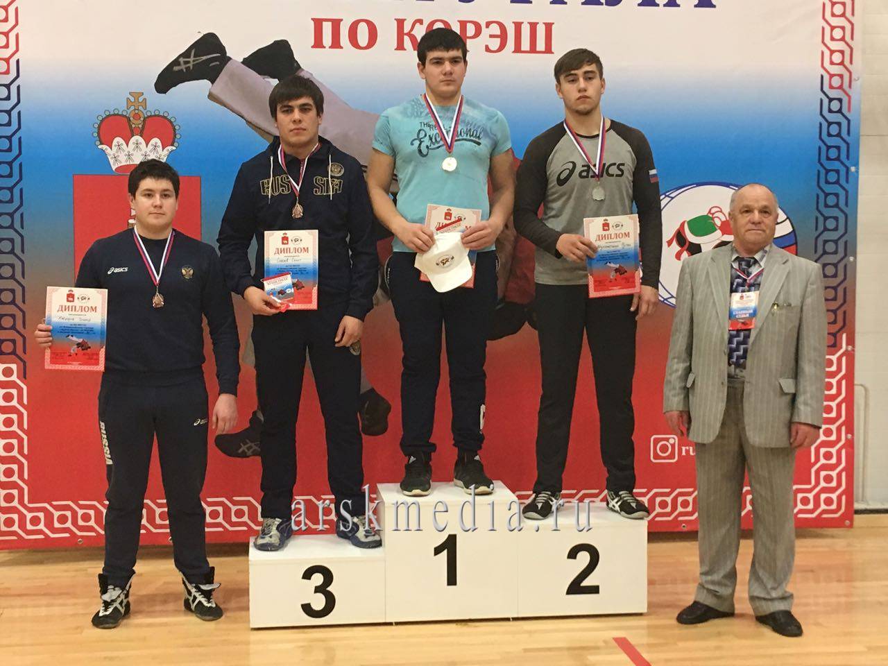Арчага ике чемпион, бер призчы кайтты