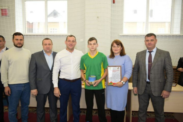 Көрәш чемпионнары әти-әниләренә Рәхмәт хатлары тапшырылды