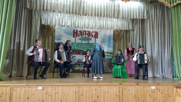 “Тукай юлы” дигән ял аланы янында очраштык 