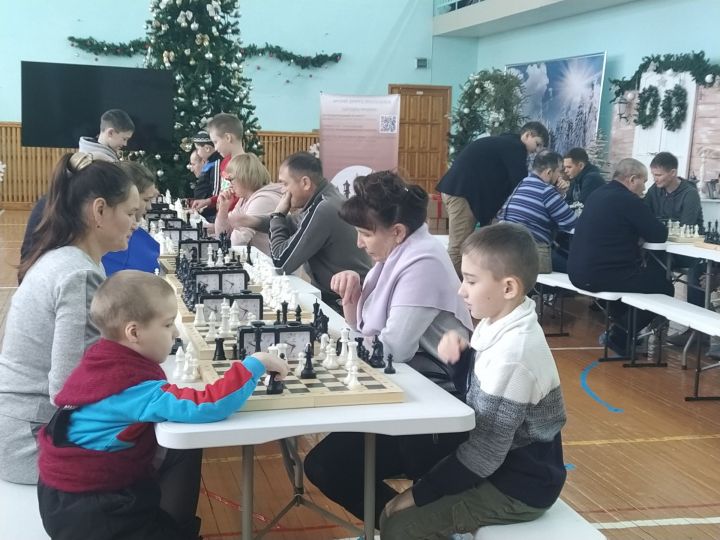 Арчада шахмат уенына оста гаиләләр көч сынашты
