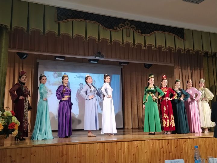 Көллият студенткасы беренче урында