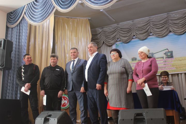 Урта Курсада күпләр бүләк алды
