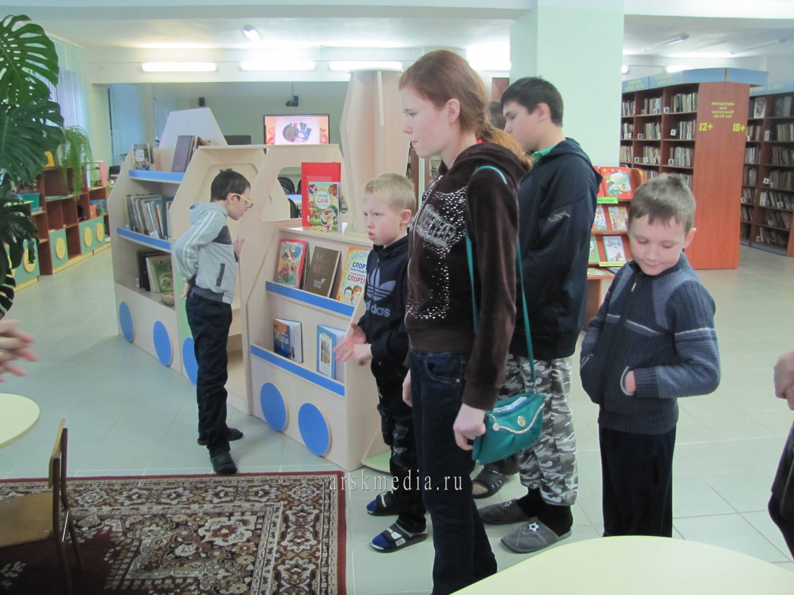 Арча районы балалар китапханәсендә “Балачак әдипләре” исемле күргәзмә эшли
