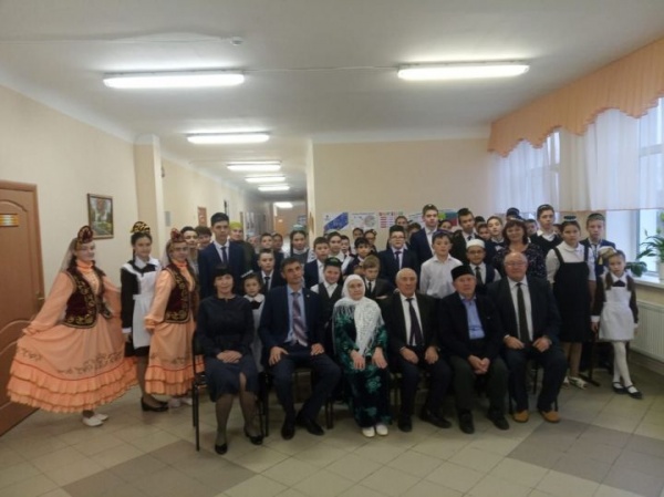 Утар Аты мәктәбе укучылары якташ язучы һәм журналисты белән очрашты