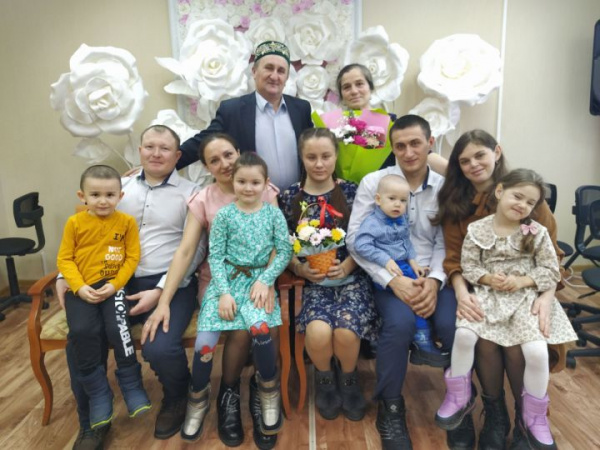 Кем сокланмас сезгә карап бүген