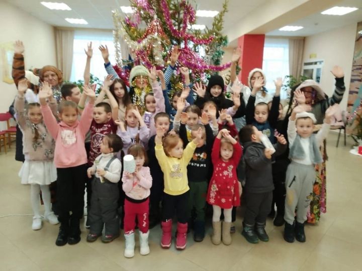 Яңа Кенәр Мәдәният йортында «Яңа ел әкияте» бәйрәме узды