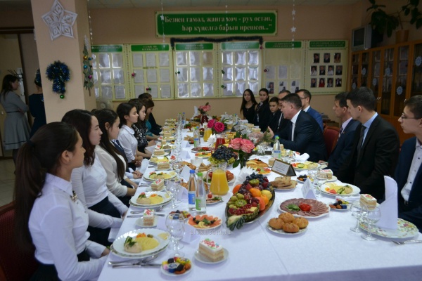 Район башлыгы сәләтле балалар белән очрашты